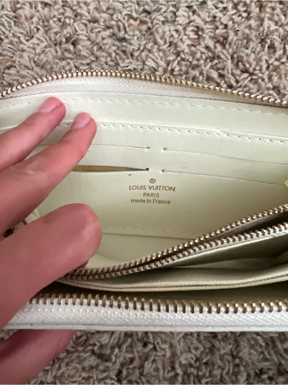 Checkered white wallet - Picture 3 of 3